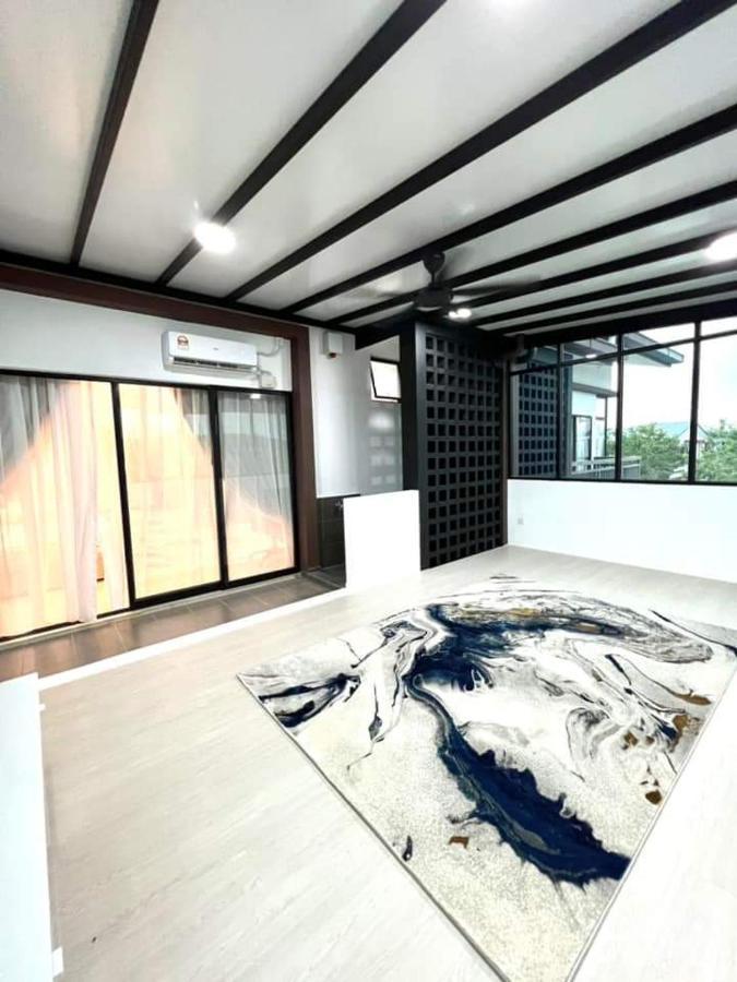 Faridz Homestay At Myra Saujana Kampong Simpang Empat Exterior foto